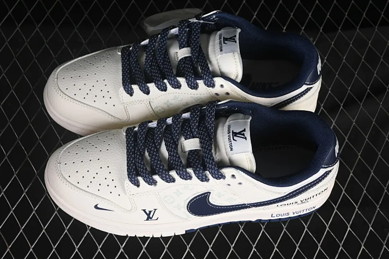 All Categories Nk SB Dunk Series Nk SB Dunk Low High-end Customized Low-top Shoes Nike SB Dunk Low LV Co-branded Beige Print Anniversary High-end Customized Low-top Casual Shoes HT5088-610